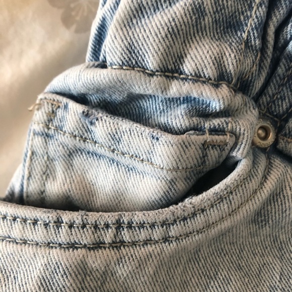 Super HI-RISE paperbag elastic belted waist light wash cotton denim shor… - Picture 10 of 12